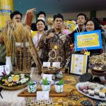 Tim SMK Pariwisata Telkom Bandung menjadi juara pertama dalam lomba Mother Chef Academy, bidang lomba Beubeutian (Umbi-umbian) yang diselenggarakan oleh Komite Pemulihan Ekonomi Daerah (KPED) Jawa Barat bekerja sama dengan Catering Academy, Sabtu (18/2/2023) di Youth Centre Arcamanik Kota Bandung.