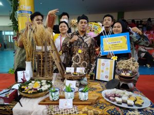 Tim SMK Pariwisata Telkom Bandung menjadi juara pertama dalam lomba Mother Chef Academy, bidang lomba Beubeutian (Umbi-umbian) yang diselenggarakan oleh Komite Pemulihan Ekonomi Daerah (KPED) Jawa Barat bekerja sama dengan Catering Academy, Sabtu (18/2/2023) di Youth Centre Arcamanik Kota Bandung.
